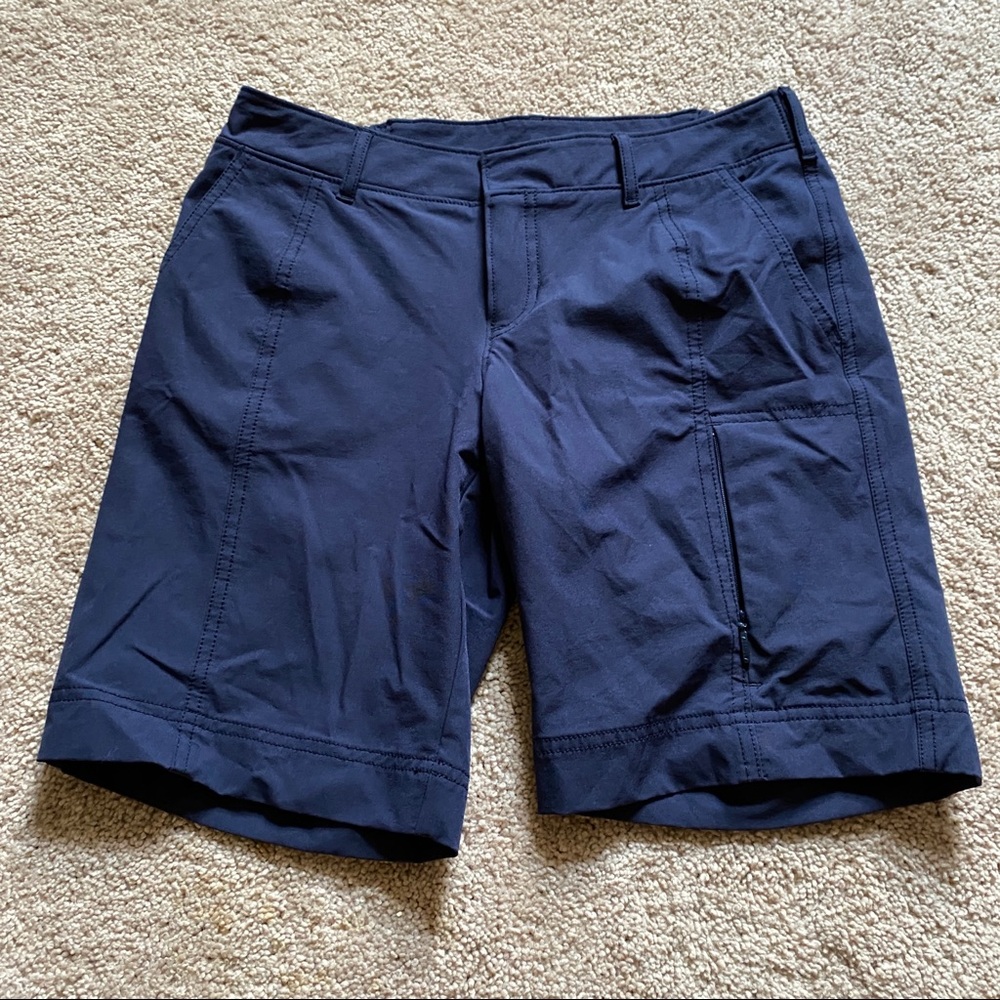 Athleta navy shorts size 4 hiking